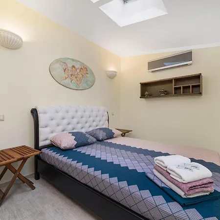 Deribasivska Vip 4-room Odesa