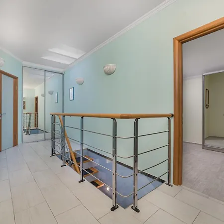 Deribasivska Vip 4-room Apartment *