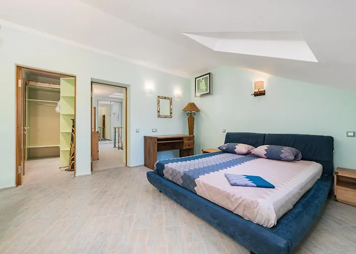 Apartment Deribasivska Vip 4-room Odesa