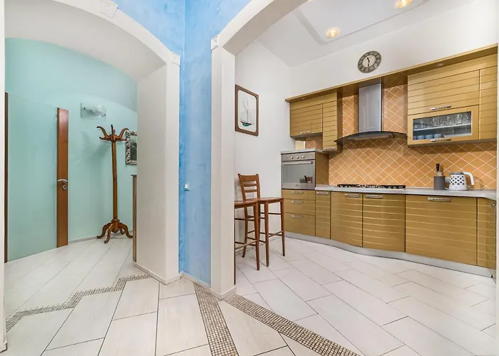 Deribasivska Vip 4-room Apartment Odesa